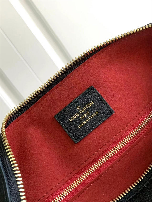  Versatile handbag carried on shoulder 10