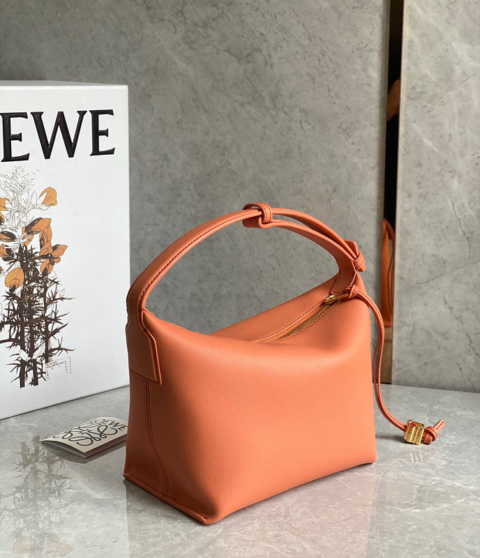 Ziva's Charm handbag – detail view (20.5cm*17cm*12.5cm)