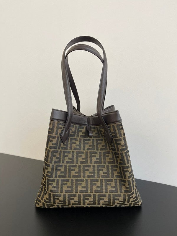 Ziva's Charm handbag – detail view (32.5cm*32.5cm*27.5cm)