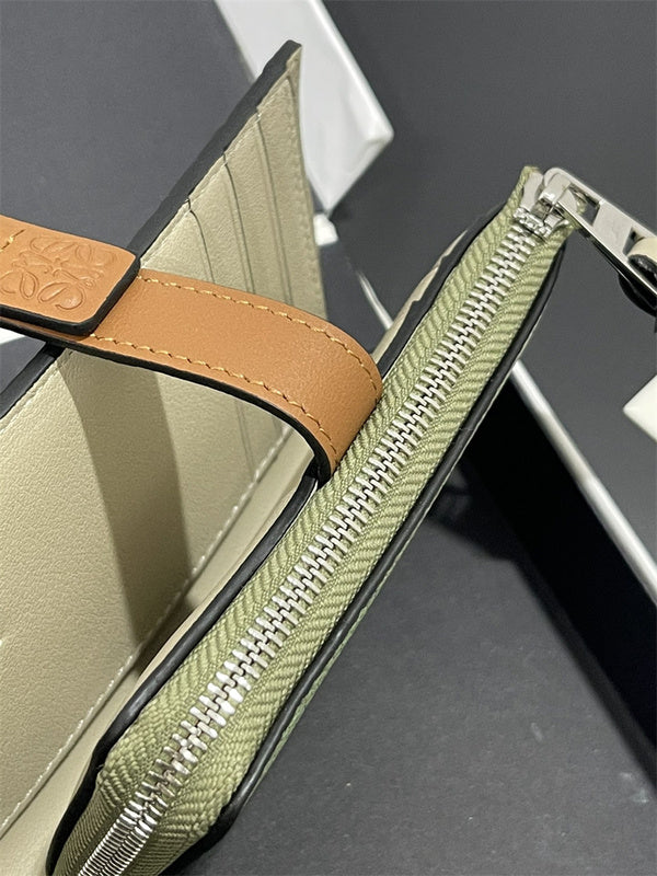 Ziva's Charm handbag – angled view (10.5cm*9cm*3cm)