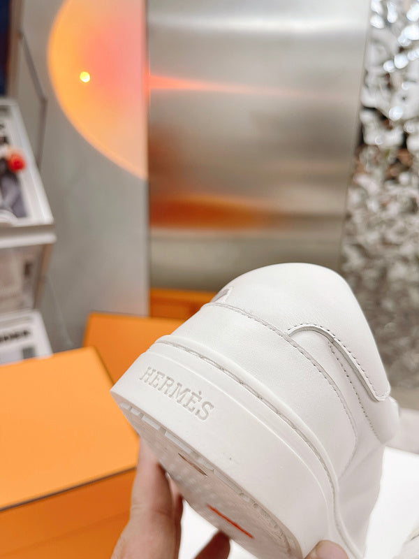 Hermès Grey Platform Heels - Toe Detail View