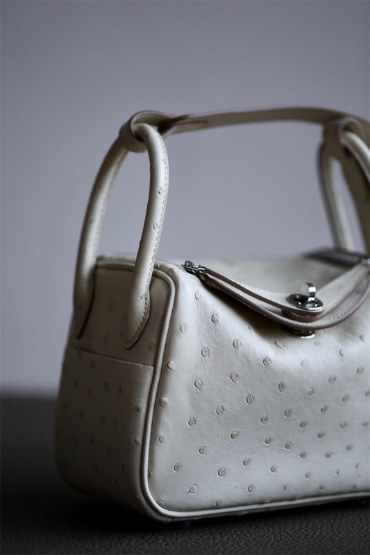  shopper bag interior and compartment view 9