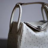  shopper bag interior and compartment view 9