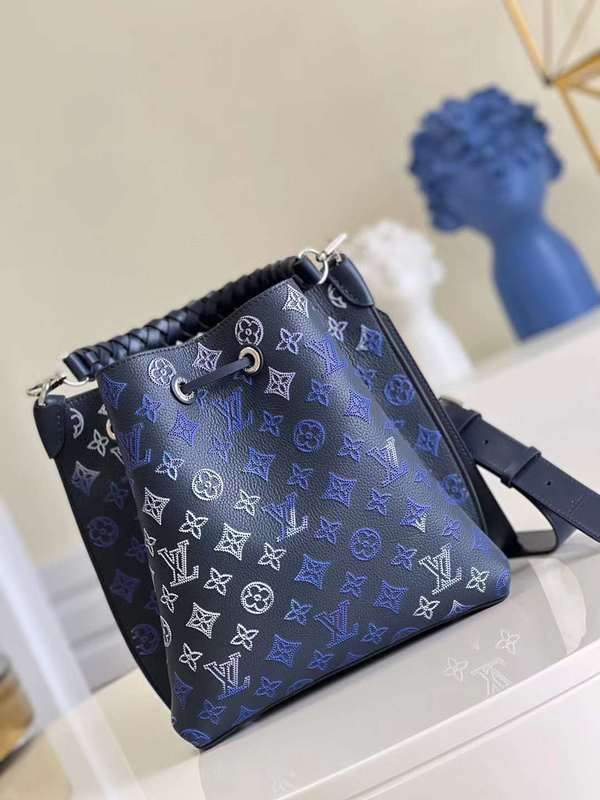Handle and strap detail of premium modern women's handbag – women's everyday handbag