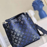 Handle and strap detail of premium modern women's handbag – women's everyday handbag