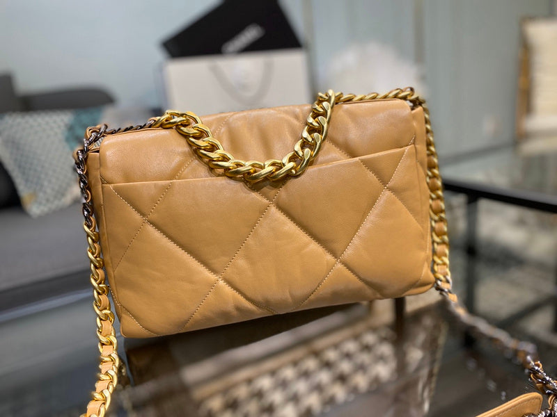 Zivas Charm Sleek Silhouette Designer Handbag (Versatile Style Statement) – Detail View