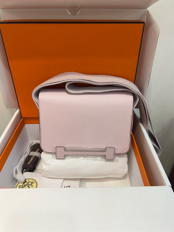  Chic everyday bag front view
