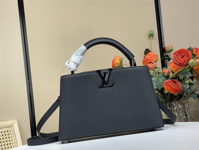  Versatile shoulder bag front view 49