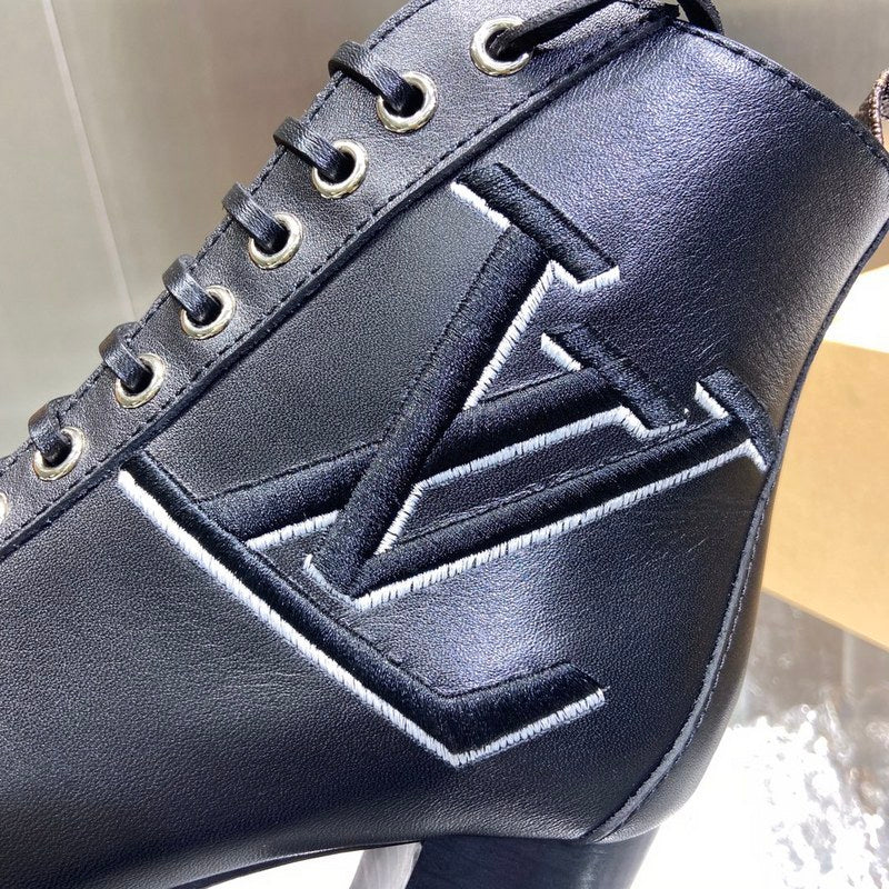 Louis Vuitton shoes Style 220 - close-up of statement logo accent