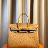  carryall bag close-up of hardware and finish 17