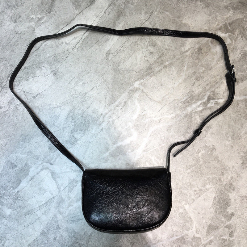 Sleek Premium PU Leather Handbag - Refined Silhouette | Women's Everyday Carry Handbag #713 - close-up detail shot (image 3) of designer-inspired handbag