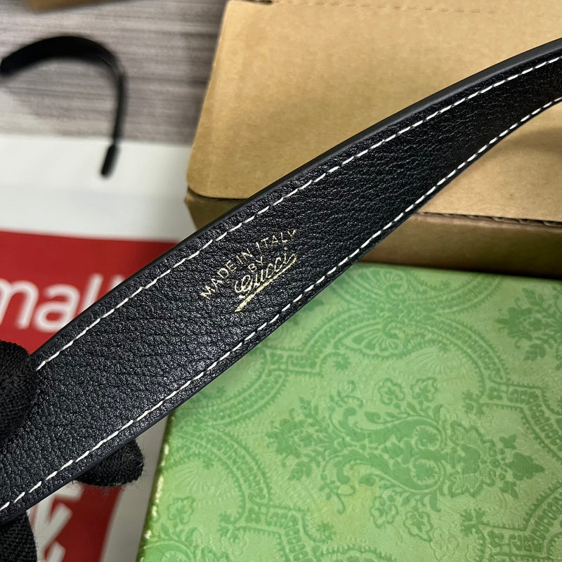 Streamlined handbag styled for everyday wear