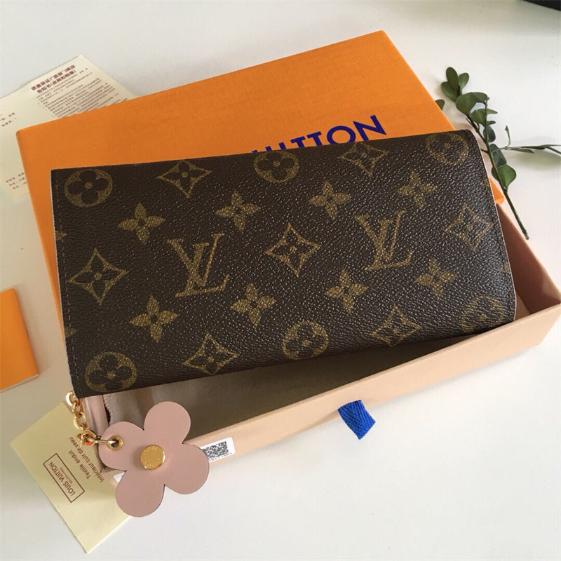  elegant structured bag detail view showing craftsmanship 8