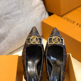 Back view of Louis Vuitton luxury piece style No.123