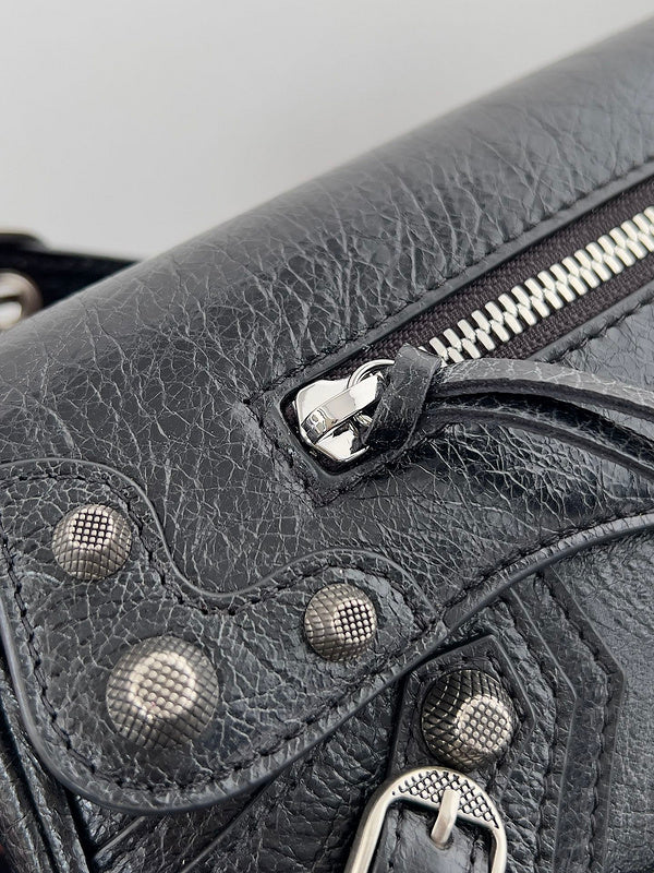 Zivas Charm Modern Minimalist Look Statement Handbag (Premium Everyday Carry) – Styled Look