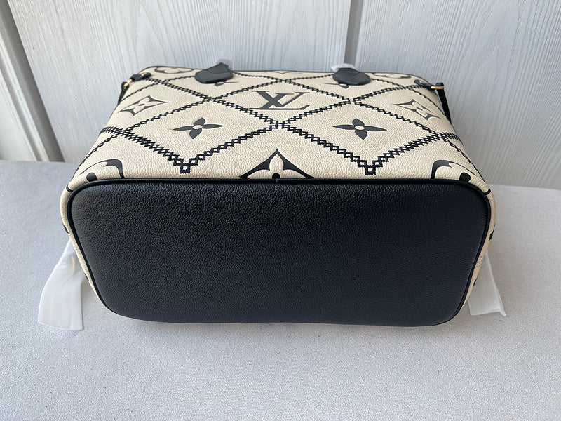 Styled lifestyle shot of structured modern women's handbag – women's premium purse