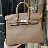  Streamlined everyday bag front view