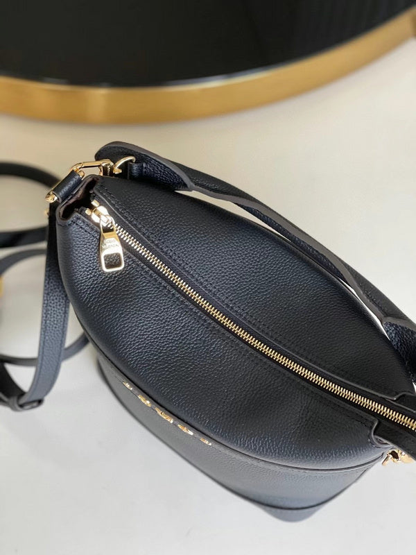 Handle and strap detail of classic modern women's handbag – women's premium purse