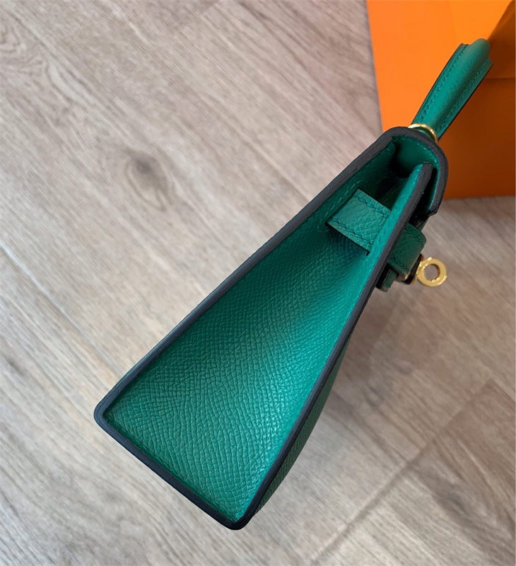  Refined shopper bag carried on shoulder