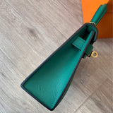  Refined shopper bag carried on shoulder