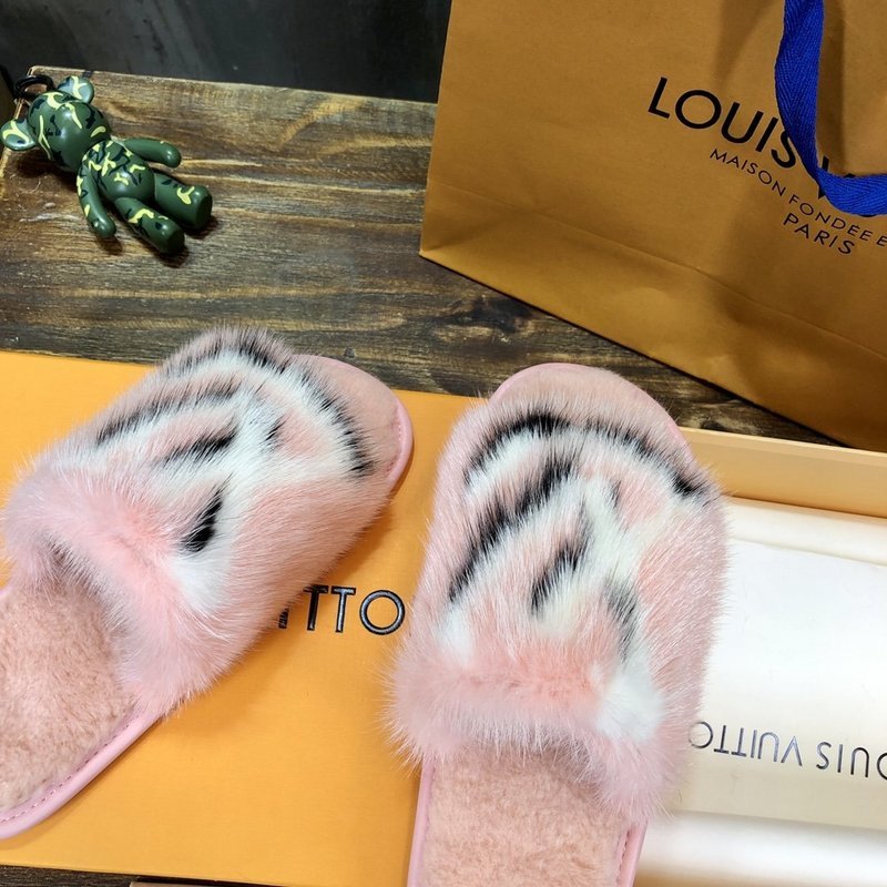 Styling view of Louis Vuitton luxury piece style No.122