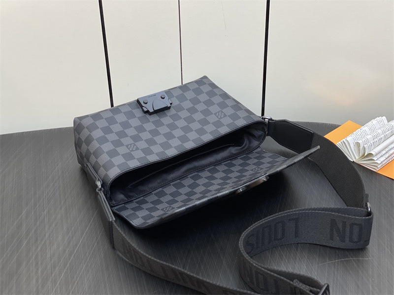  versatile carryall bag detail view showing craftsmanship 8