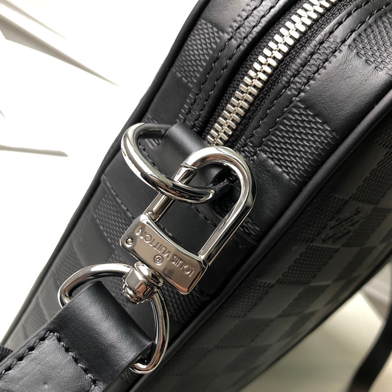 Handle and strap detail of premium polished women's handbag – women's luxury accessory