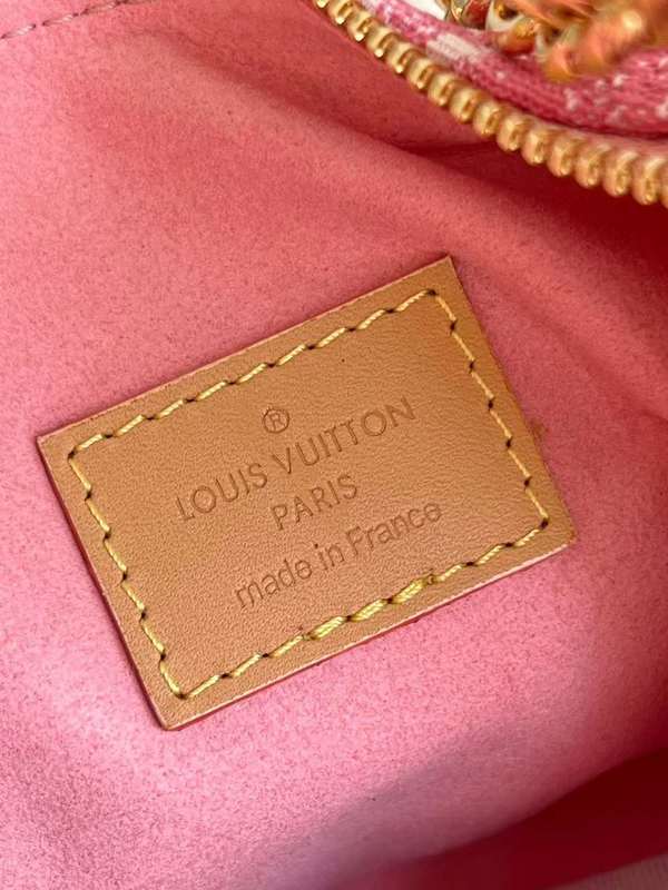 Side profile of classic refined women's handbag – women's luxury accessory