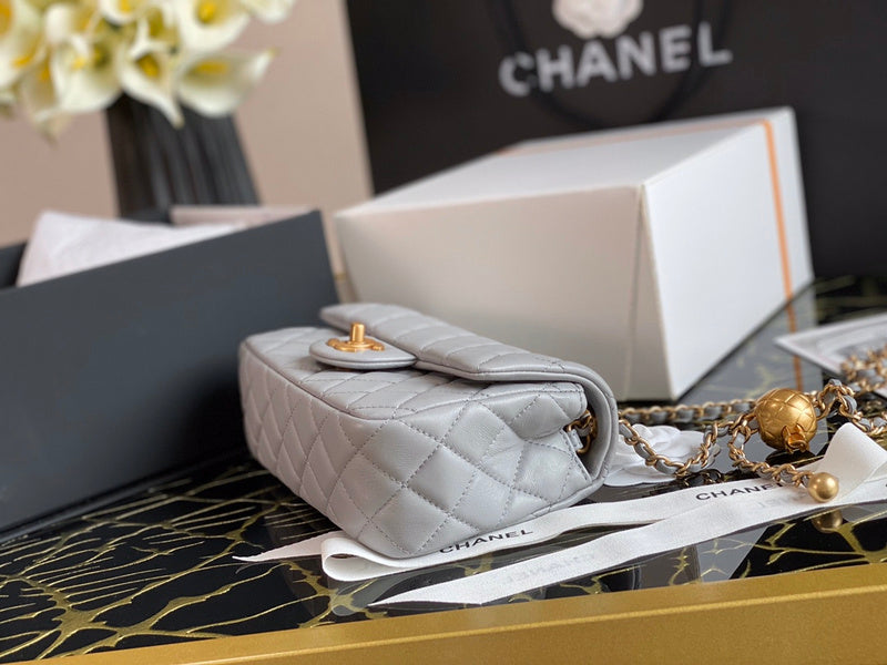 Zivas Charm Streamlined Design Designer Handbag (Timeless Wardrobe Addition) – Close-Up Detail