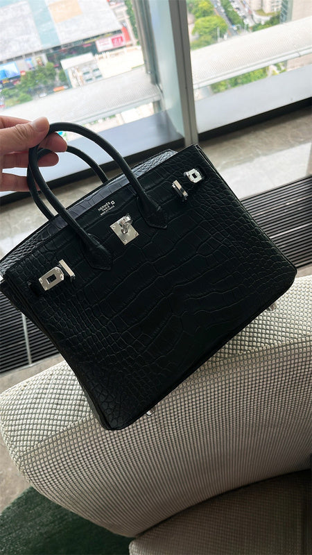  structured bag interior and compartment view