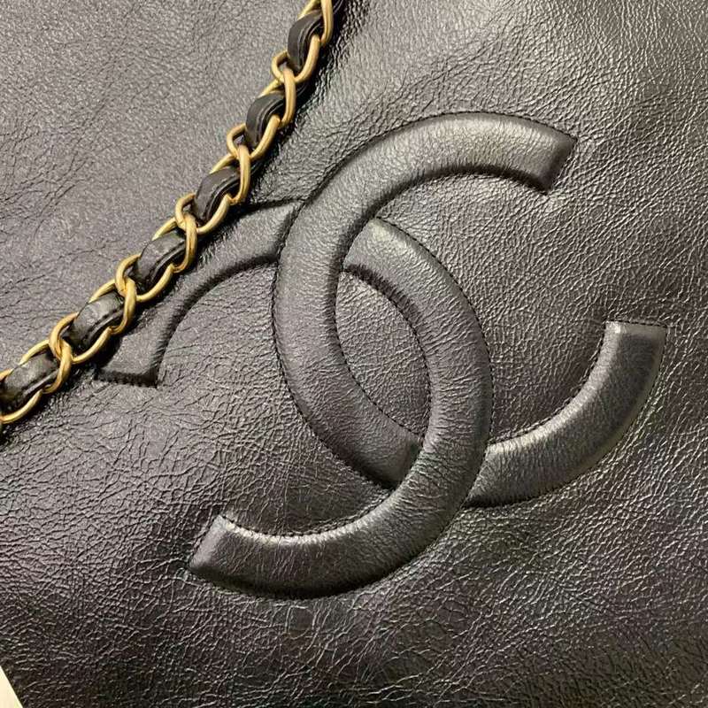 Zivas Charm Versatile Design Designer Handbag (Refined Modern Silhouette) – Styled Look