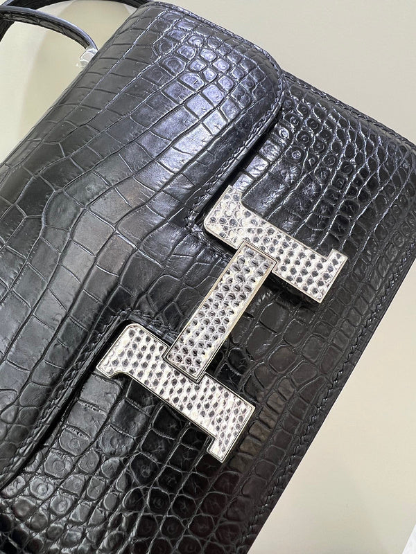 Smart bag shown from front angle