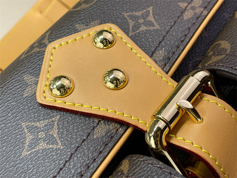  top-handle bag close-up of hardware and finish