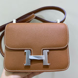 Side view of fluid structured handbag