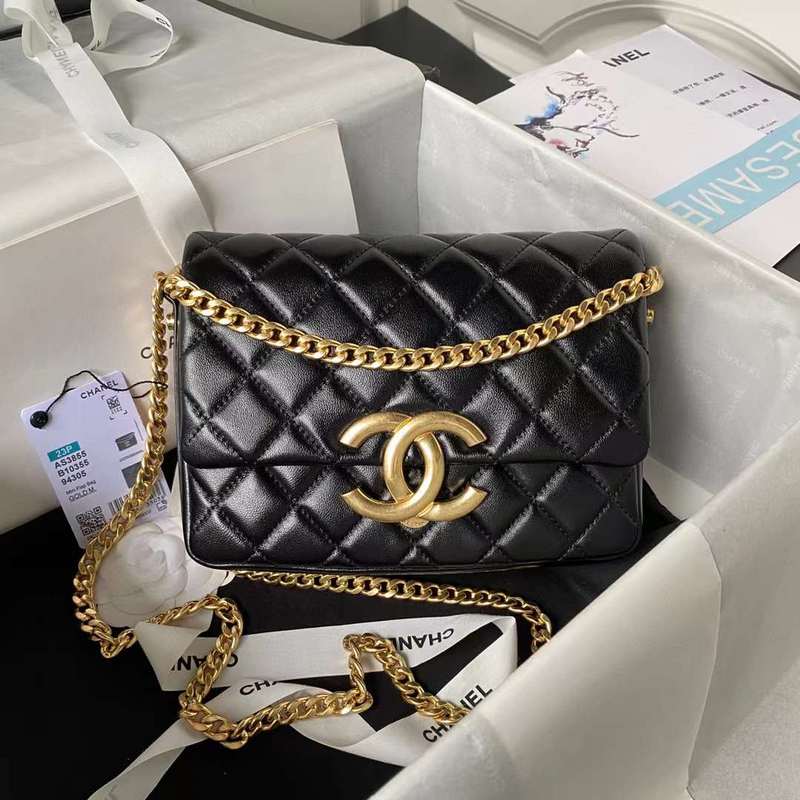 Zivas Charm Elevated Essentials Luxury Handbag (Elevated Accessory Essential) – Detail View