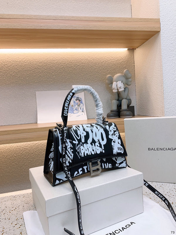 Ziva's Charm handbag – front view (one versatile size)