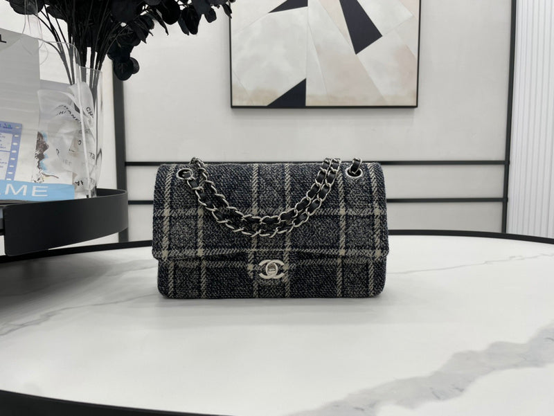 Zivas Charm Refined Everyday Style Designer Handbag (Signature Shape & Finish) – Close-Up Detail