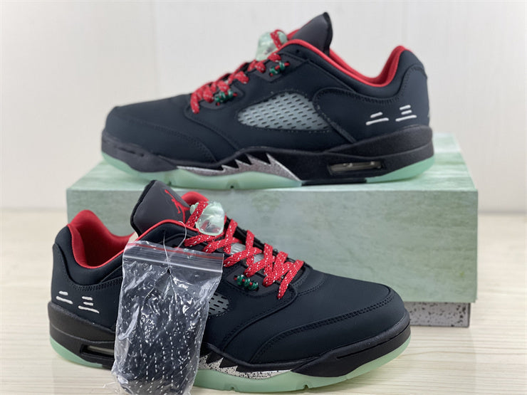 Nike Men's & Women's Premium Low-Top Trainers — Style 253 detail view