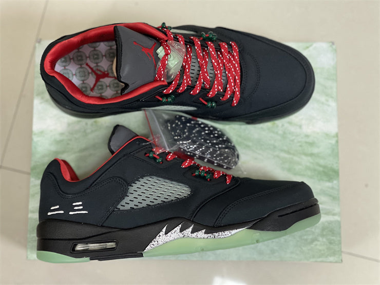 Nike Men's & Women's Premium Low-Top Trainers — Style 253 interior view