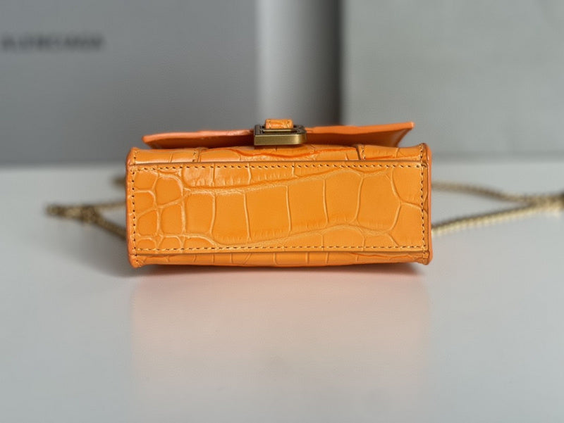 Zivas Charm Signature Style Statement Handbag (Considered Detail & Form) – Close-Up Detail