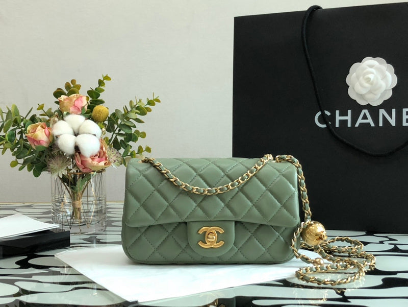 Zivas Charm Polished Finish Designer Handbag (Timeless Wardrobe Addition) – Close-Up Detail