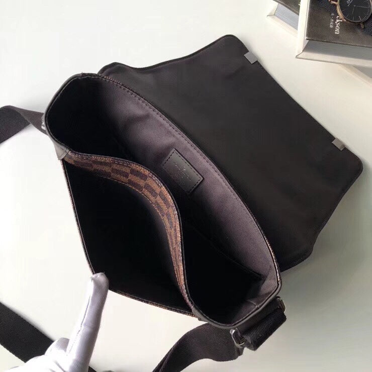 Front view of premium sleek women's handbag – women's designer-style accessory