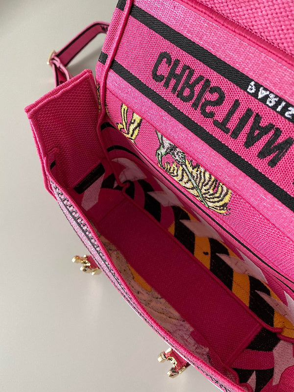 Handle and strap detail of signature statement women's handbag – women's statement bag