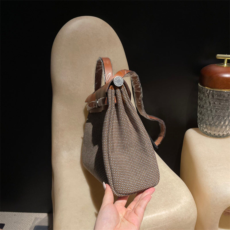  smart everyday bag detail view showing craftsmanship