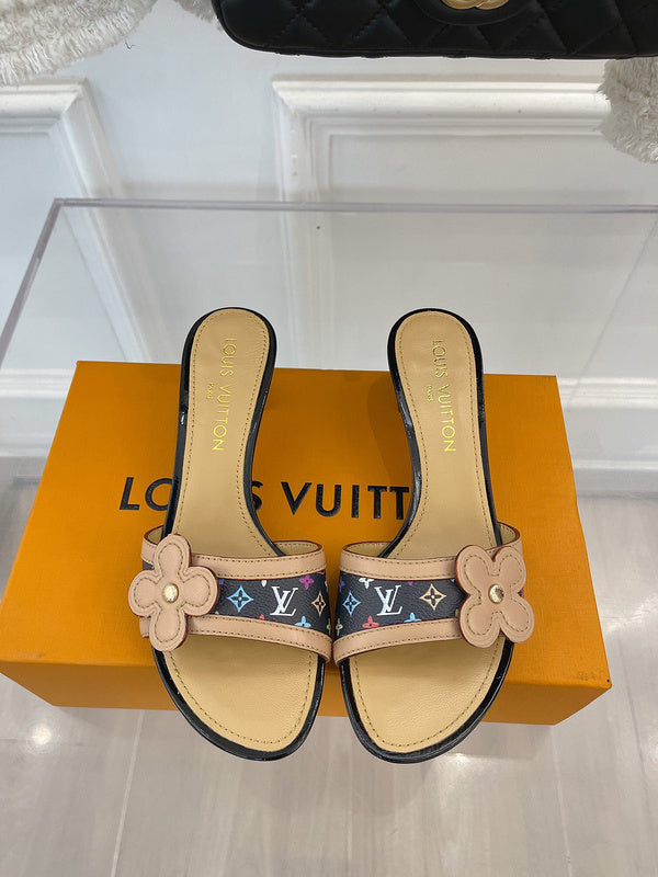 Louis Vuitton Beige Bow-Detail Flats - Front View