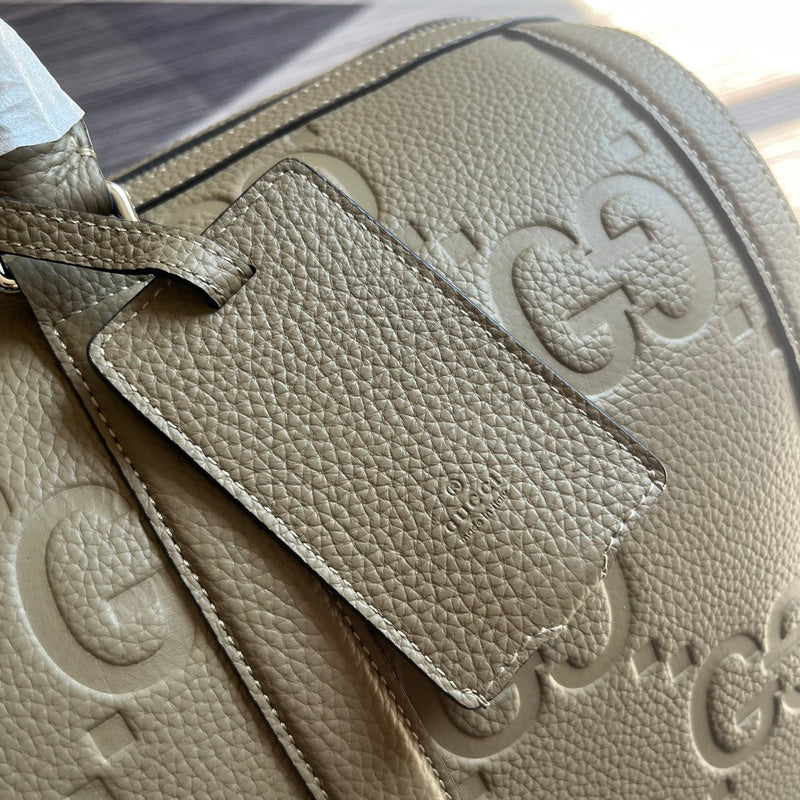 Handle and strap detail of everyday-luxe premium women's handbag – women's luxury accessory