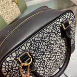 Ziva's Charm handbag – product shot (20cm*11cm*18cm)