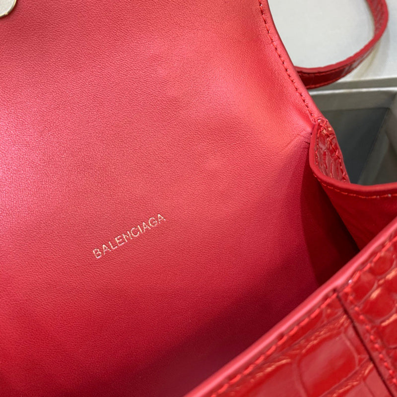 Understated Vegan Leather Handbag - Versatile Everyday Design | Women's Luxury Handbag #569 - texture close-up (image 9) of designer-inspired handbag