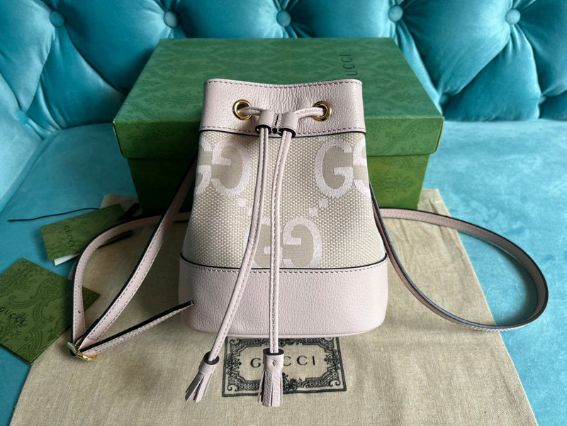 Side profile of modern chic women's handbag – women's luxury accessory