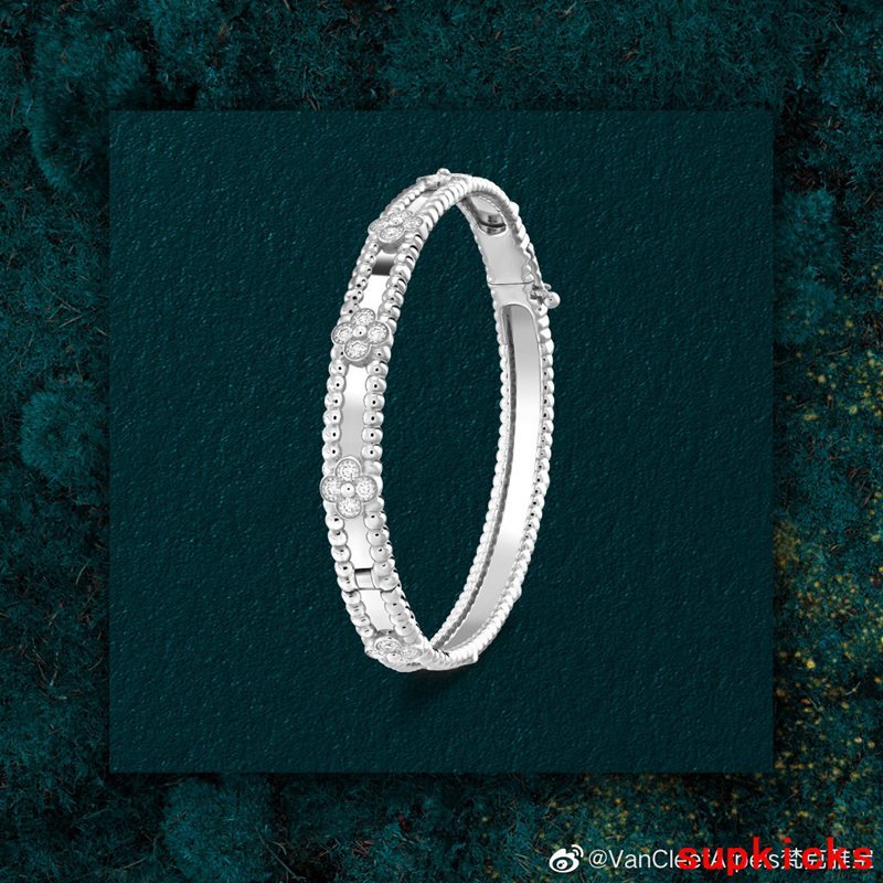 Close-up detail view of Van Cleef & Arpels unisex jewelry piece